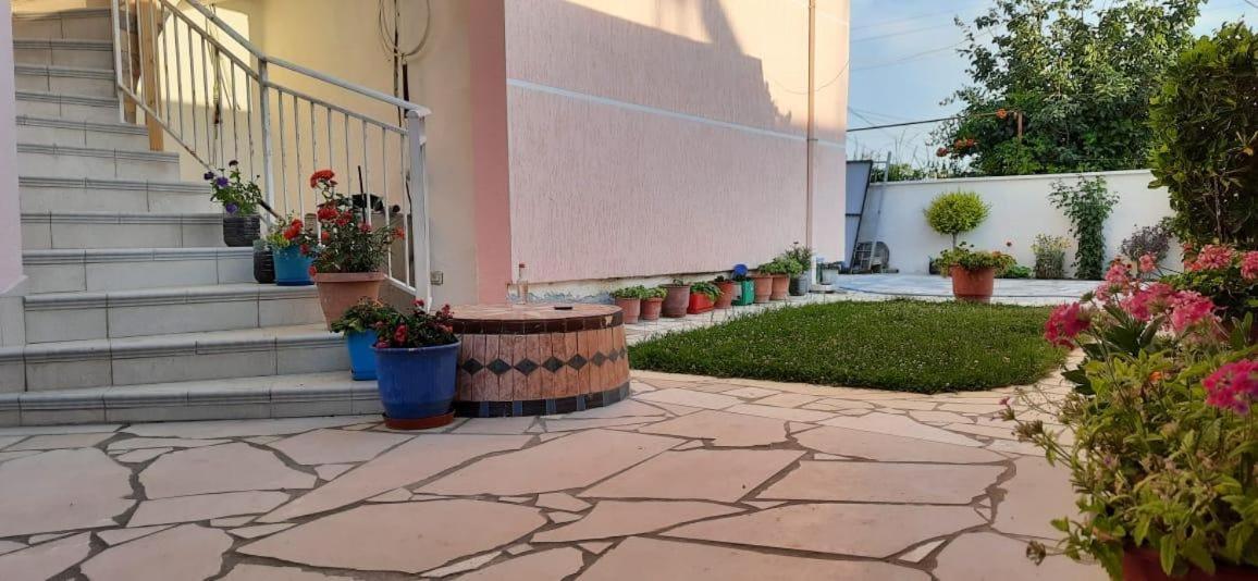 Kristel Apartament *